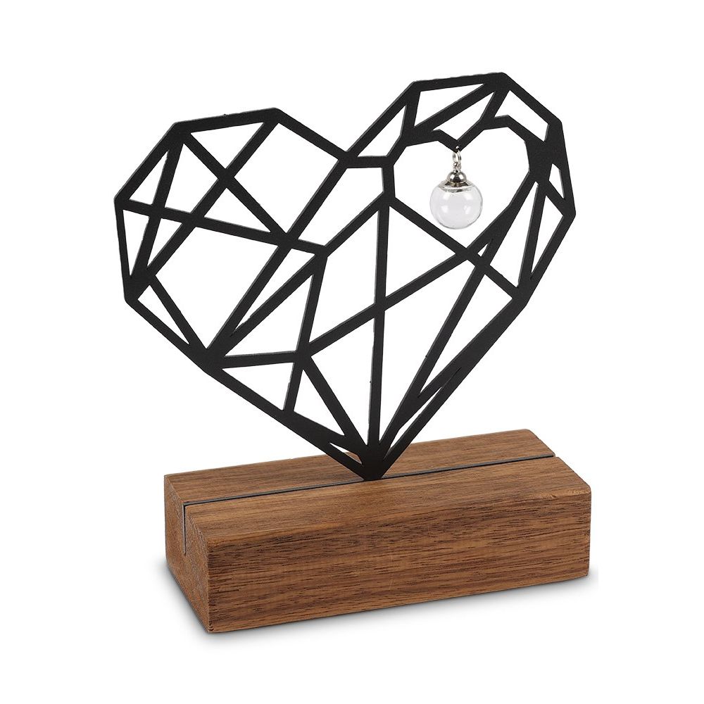 Coeur en métal sur socle en bois