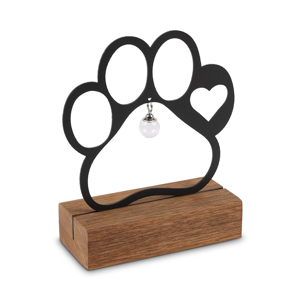 Patte en métal sur socle en bois